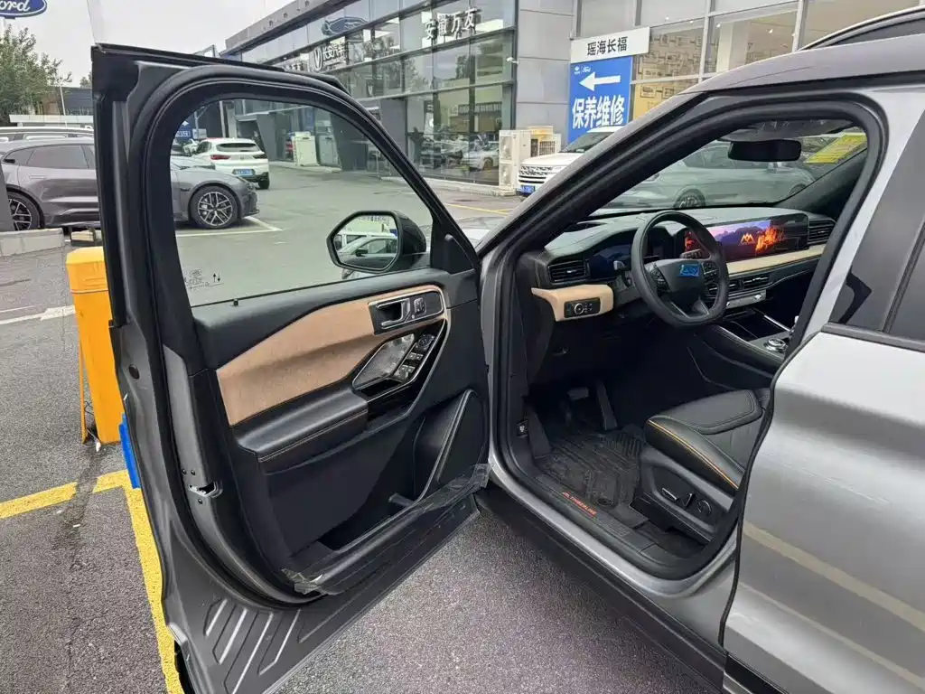 Ford Explorer — миниатюра 6