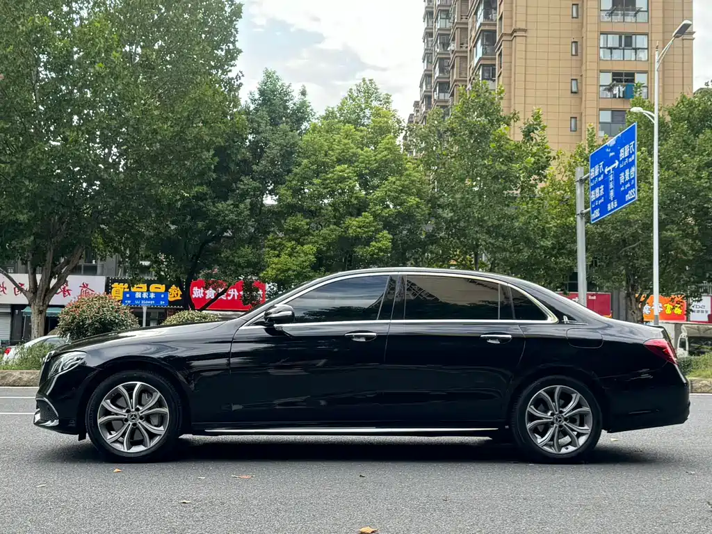 Mercedes-Benz E-Class — миниатюра 3