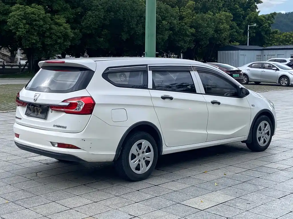 Baojun 310W — миниатюра 4