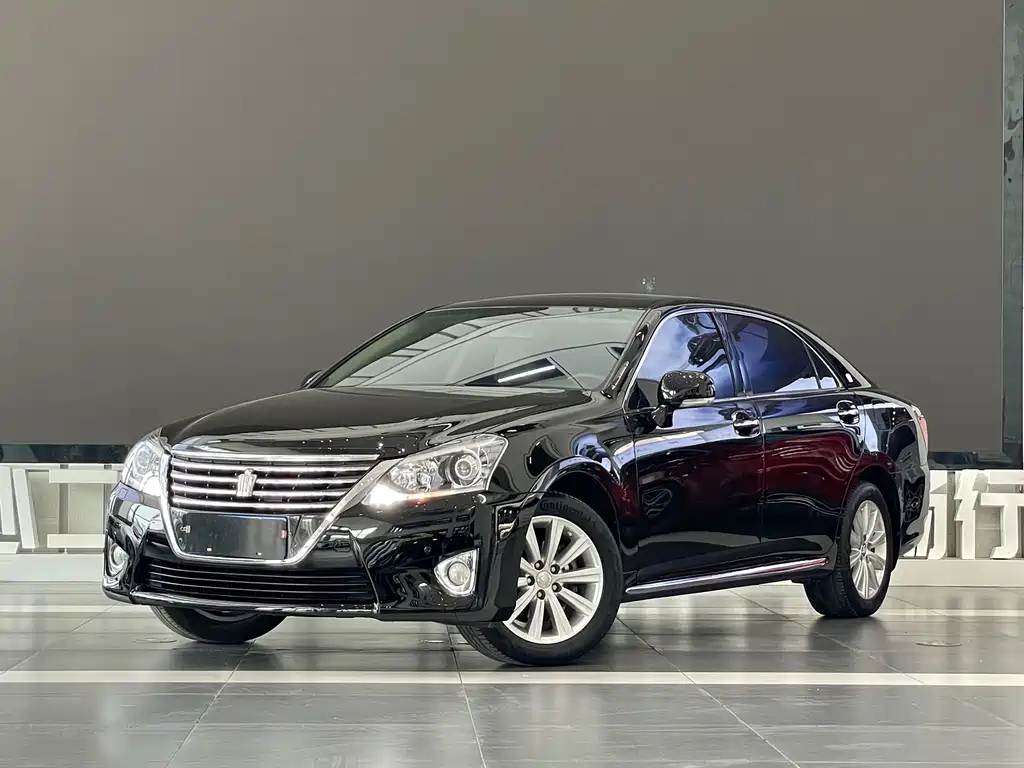 Toyota Crown 2015