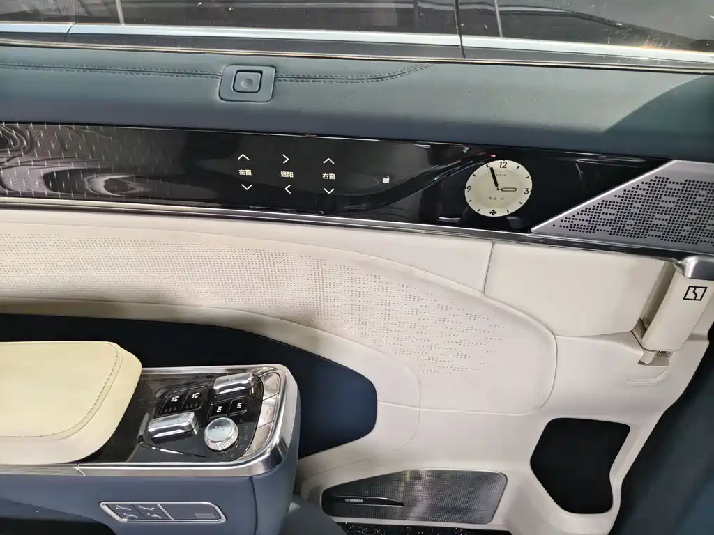 Zeekr 009 2024 мест Executive 140kWh