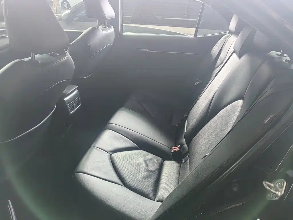 Toyota Camry — миниатюра 21