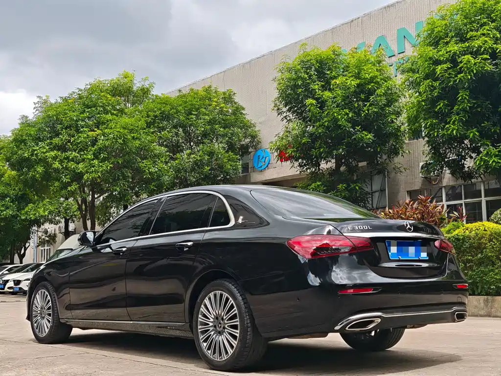 Mercedes-Benz E-Class — миниатюра 3