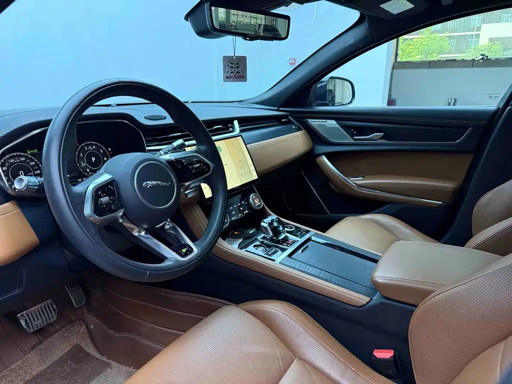 Jaguar XFL 2022 XFL 2.0T P300 Flagship Sport