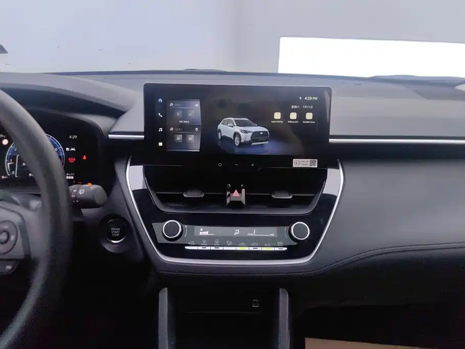 Toyota Corolla Cross — миниатюра 13