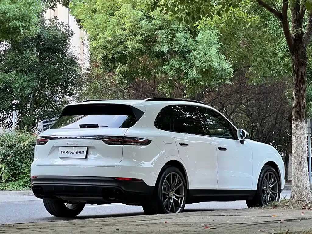 Porsche Cayenne — миниатюра 4
