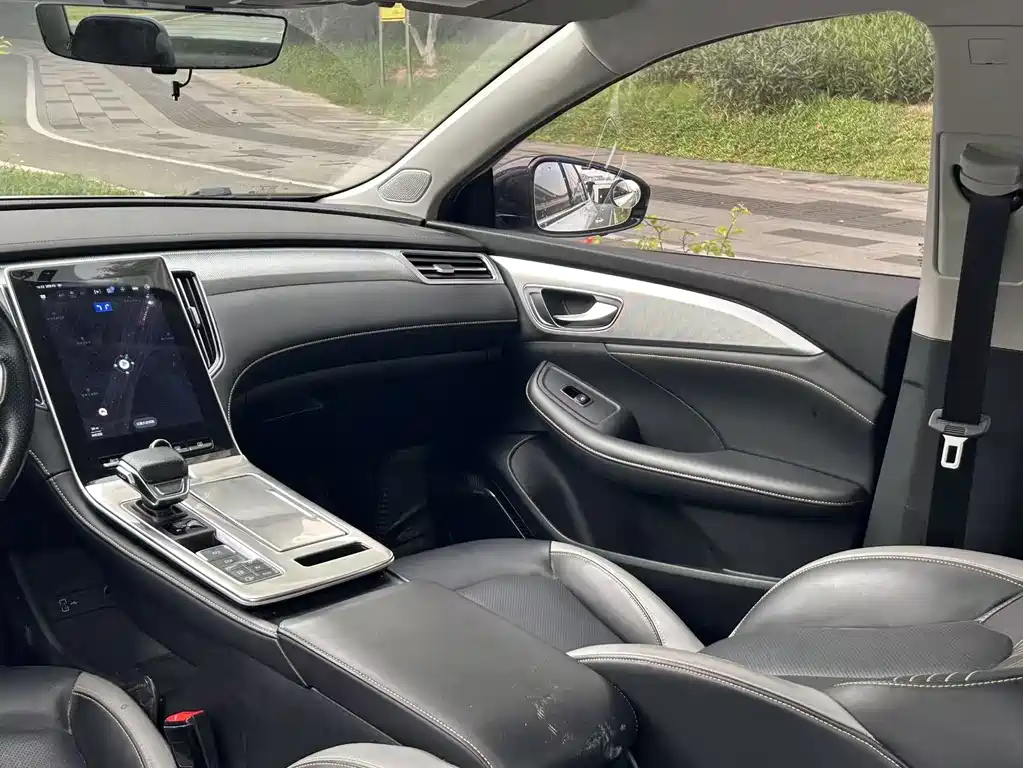 Roewe i6 MAX New Energy — миниатюра 13