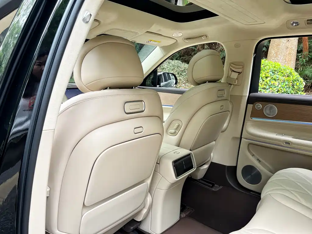 AITO ASK THE WORLD M9