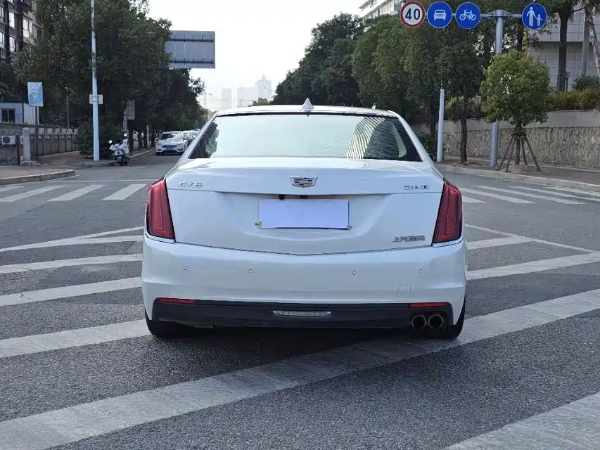 CADILLAC CT6