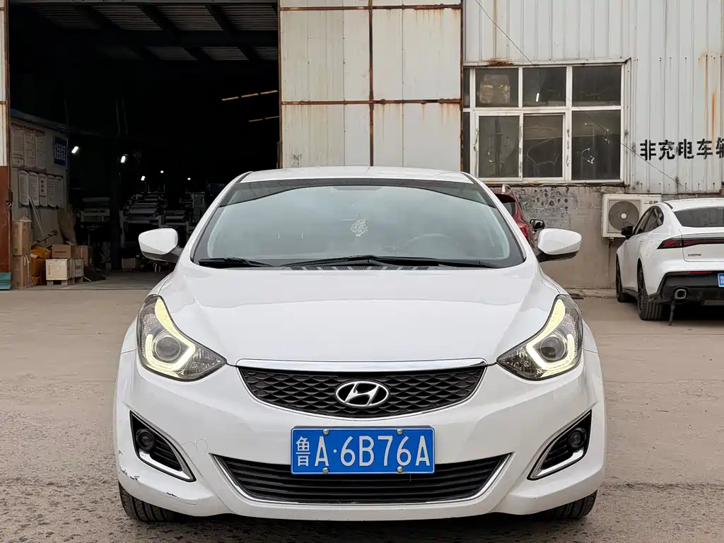 Hyundai Elantra 2016 1.6L AT