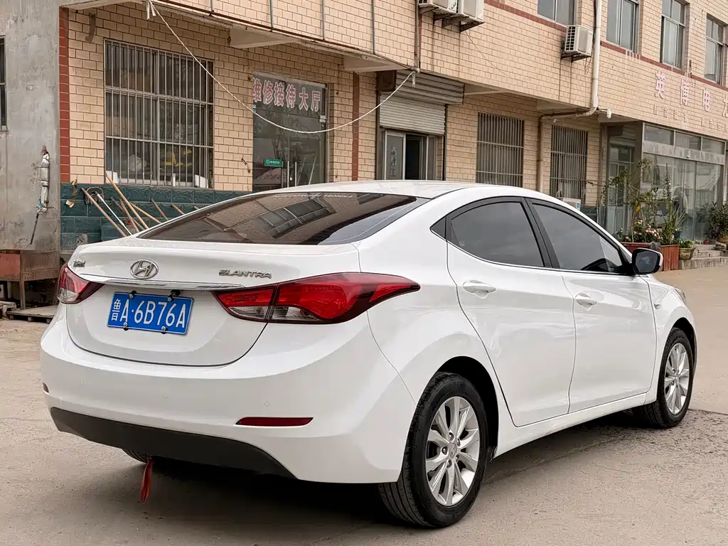 Hyundai Elantra 2016 1.6L AT