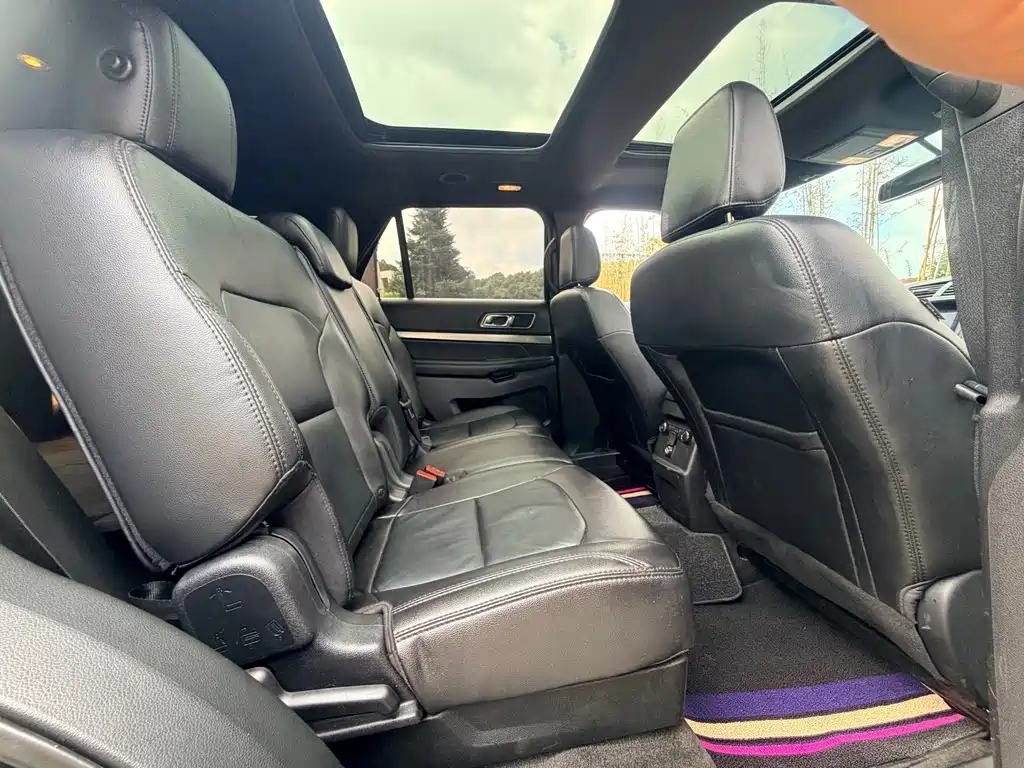 Ford Explorer (Import) — миниатюра 12