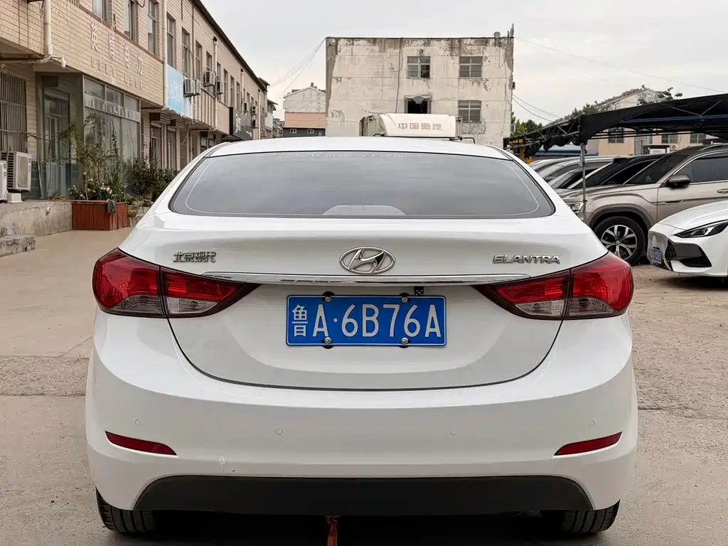 Hyundai Elantra 2016 1.6L AT