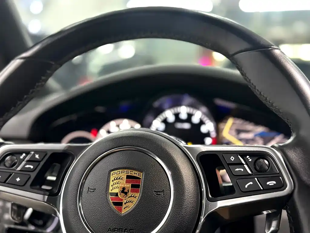 Porsche Cayenne — миниатюра 16
