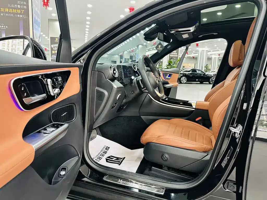 Mercedes-Benz GLC 2023 GLC 260 L 4MATIC Luxury 5 мест