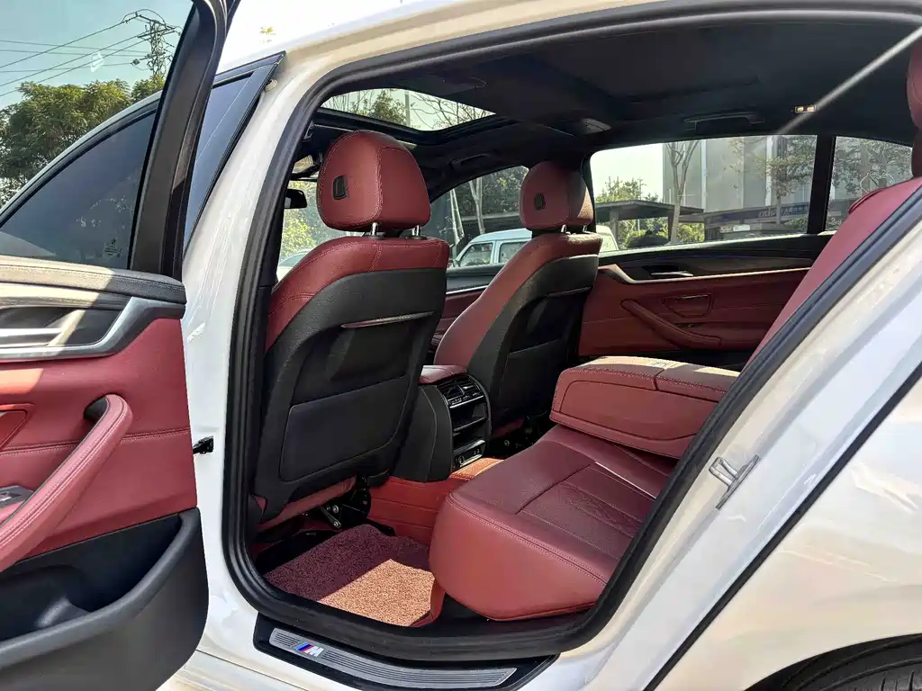 BMW 5 Series — миниатюра 8