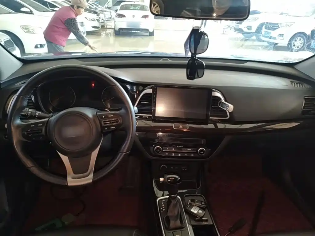 Kia K4 — миниатюра 10