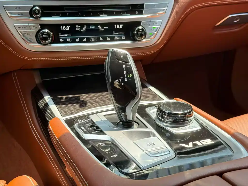 BMW 7 Series — миниатюра 6