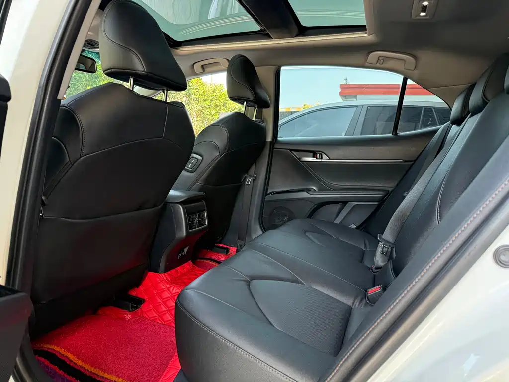Toyota Camry — миниатюра 10