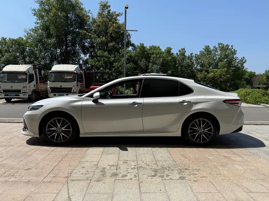 Toyota Camry — миниатюра 4