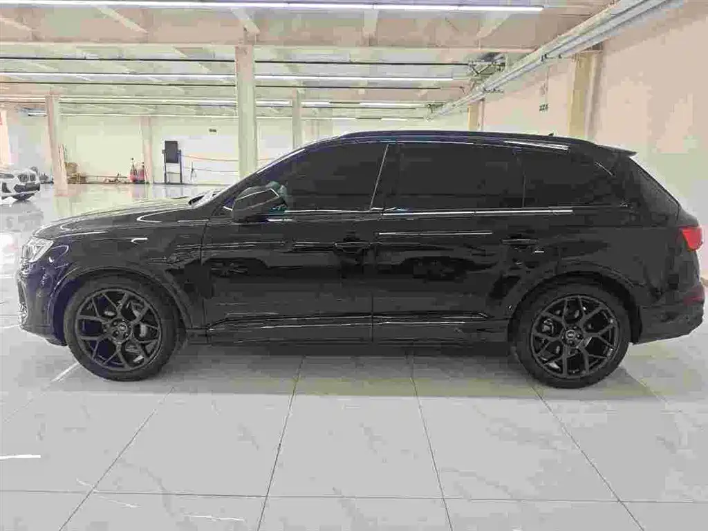 Audi Q7 2024 45 TFSI quattro S line