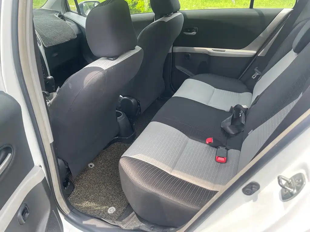 Toyota Yaris — миниатюра 14