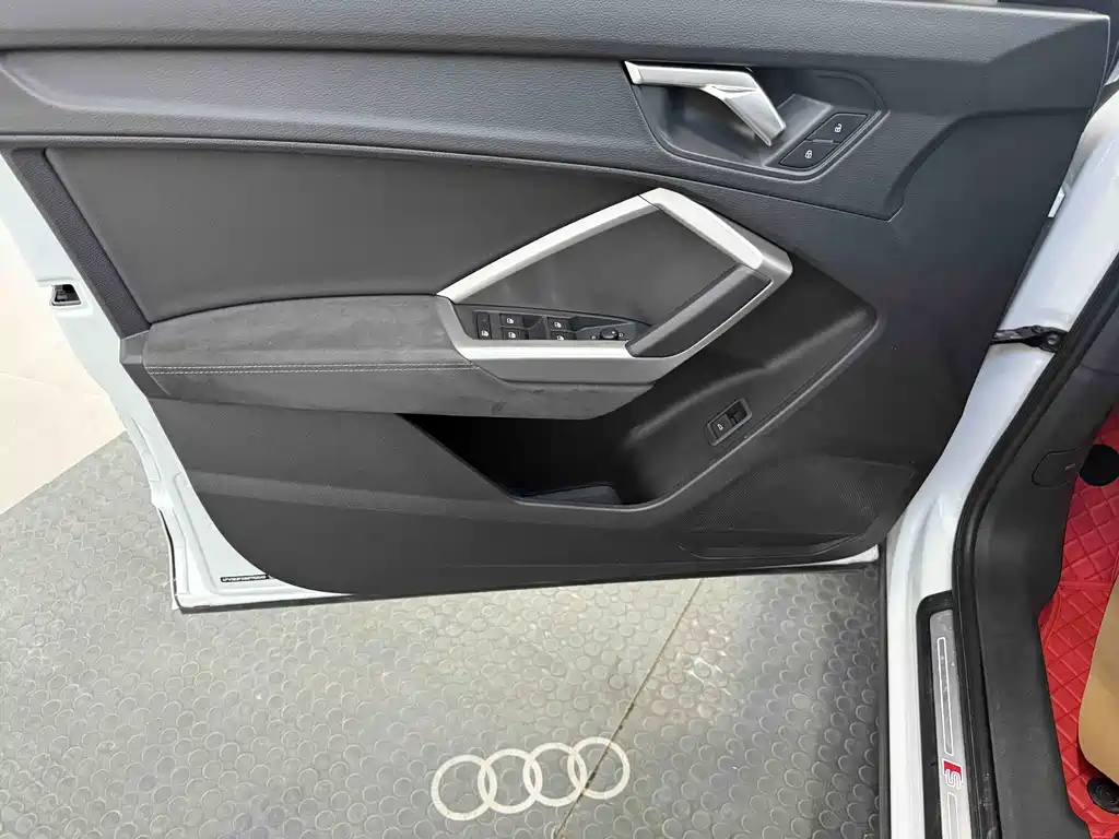 Audi Q3 — фотографии объявления, Фото 11