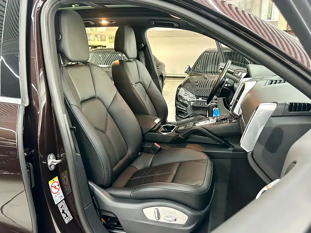 Porsche Cayenne — миниатюра 16