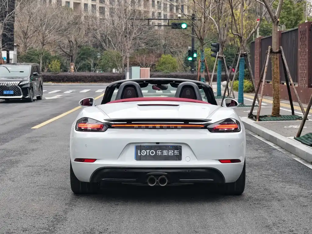 PORSCHE 718