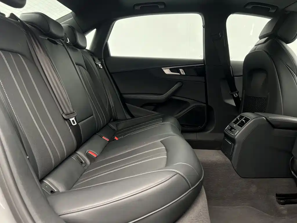 Audi A4L 2024 40 TFSI Luxury