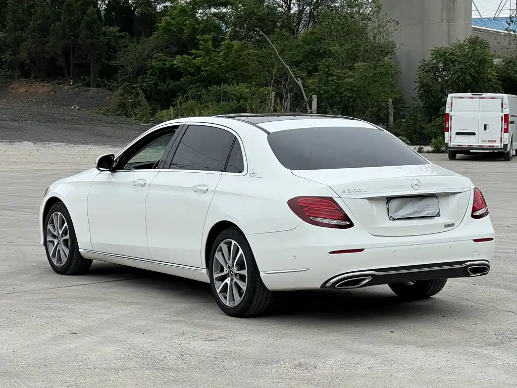 Mercedes-Benz E-Class E 2018 E 300 L Fashion