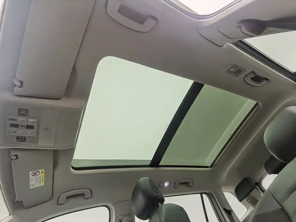 Volkswagen Tiguan L — миниатюра 14