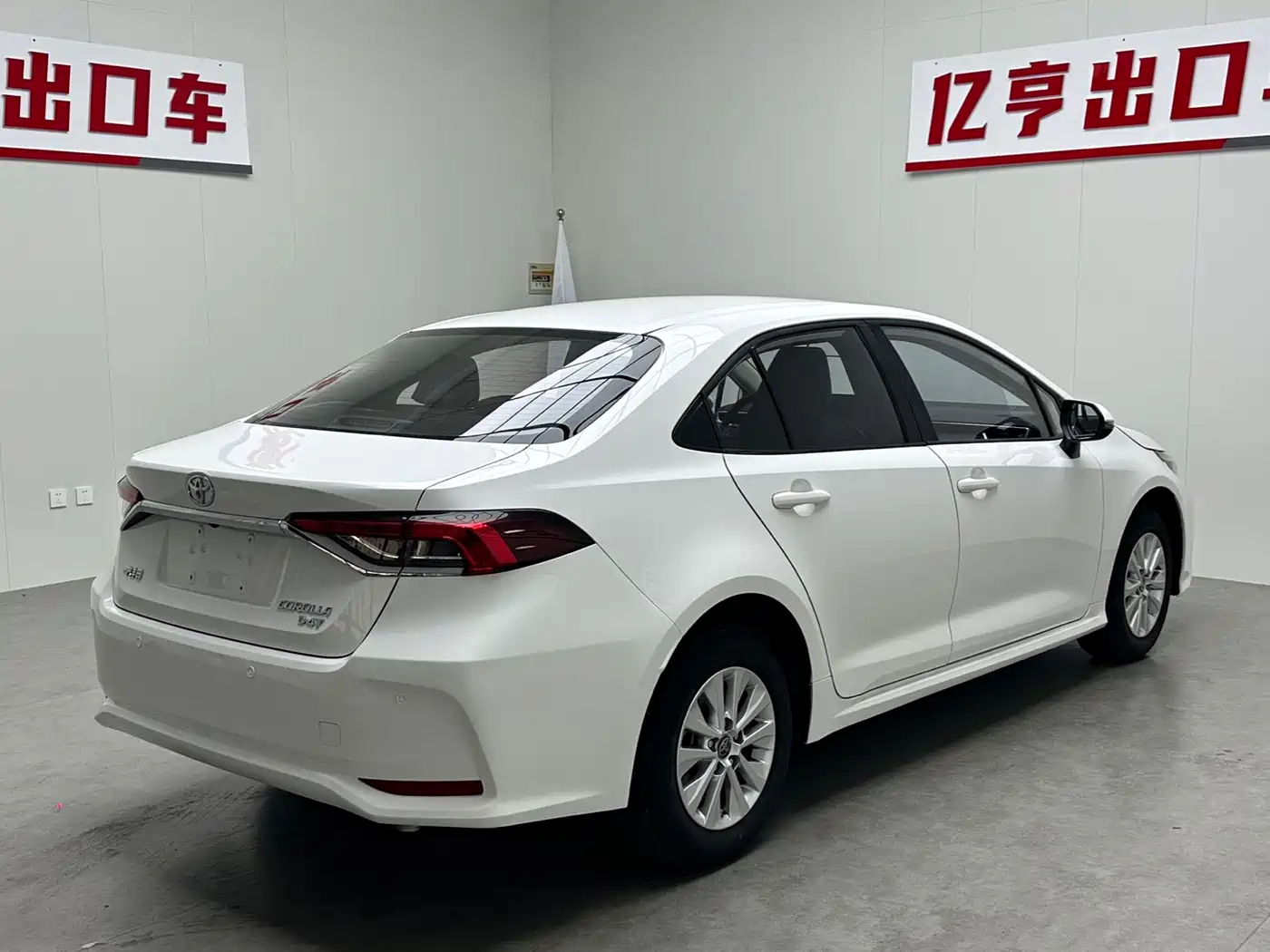 Toyota Corolla 2023 Белый из Китая, фото 4