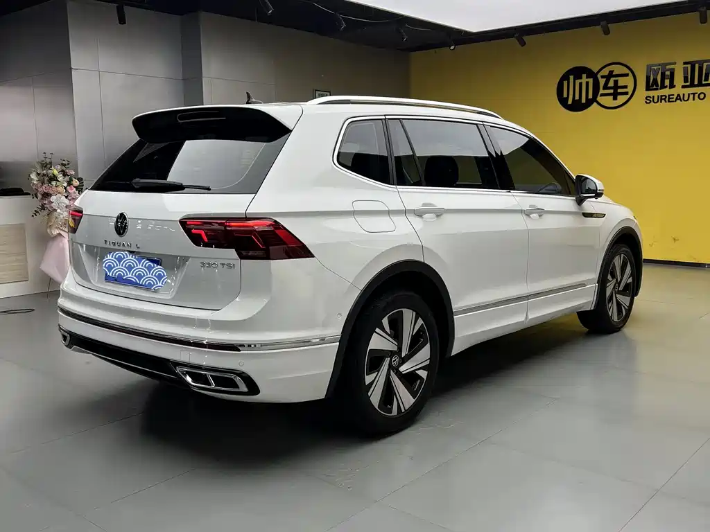 Volkswagen Tiguan L L 2023 330TSI AT R-Line