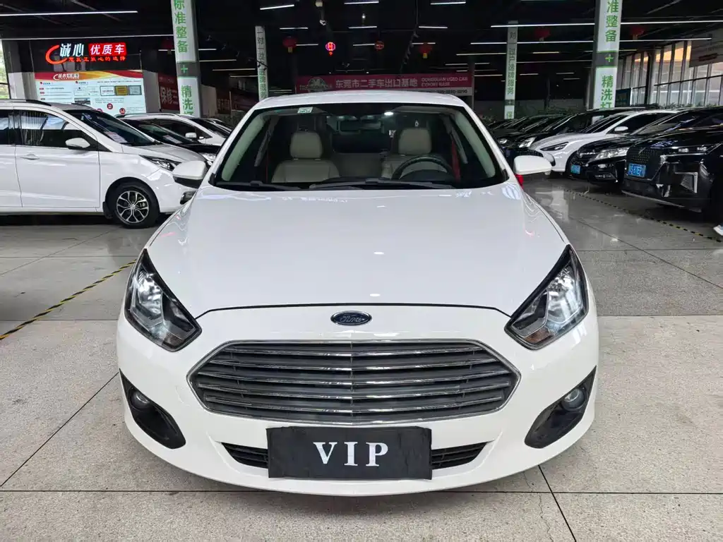 Ford Escort 2015 1.5L MT Comfort