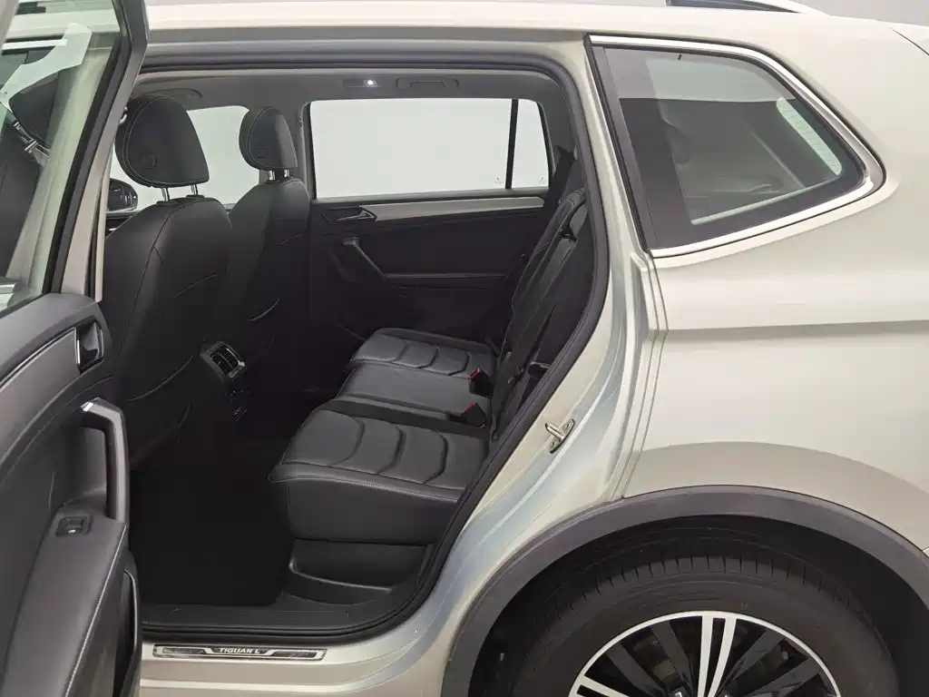 Volkswagen Tiguan L — миниатюра 15