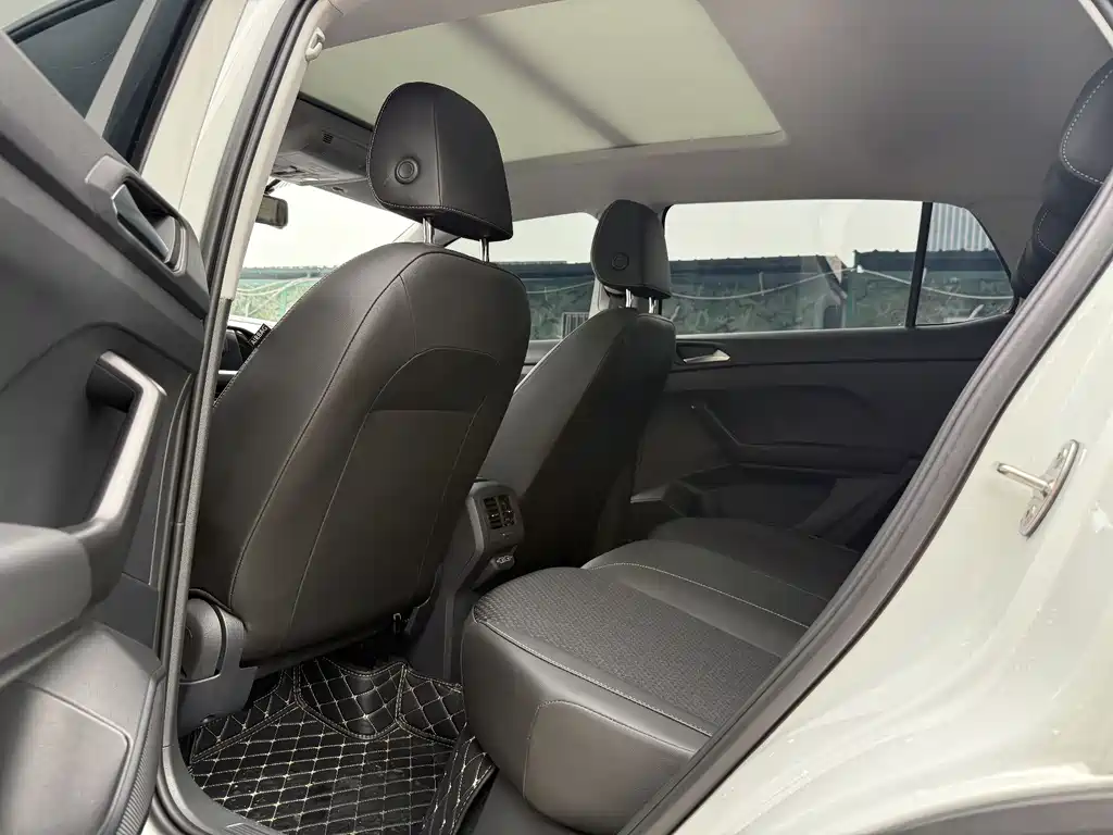 Volkswagen Tacqua 2021 1.5L AT Smart Connect