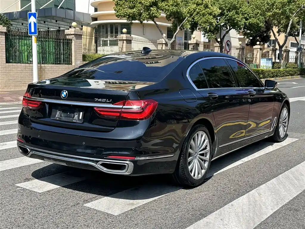 BMW 7 Series 7 2016 740Li Lead