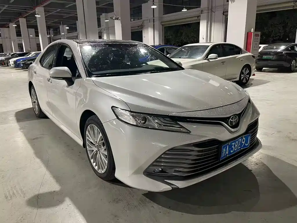 TOYOTA CAMRY