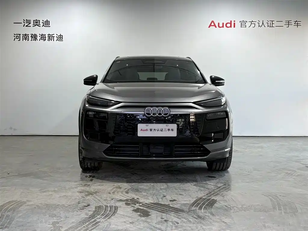 AUDI Q6L E TRON