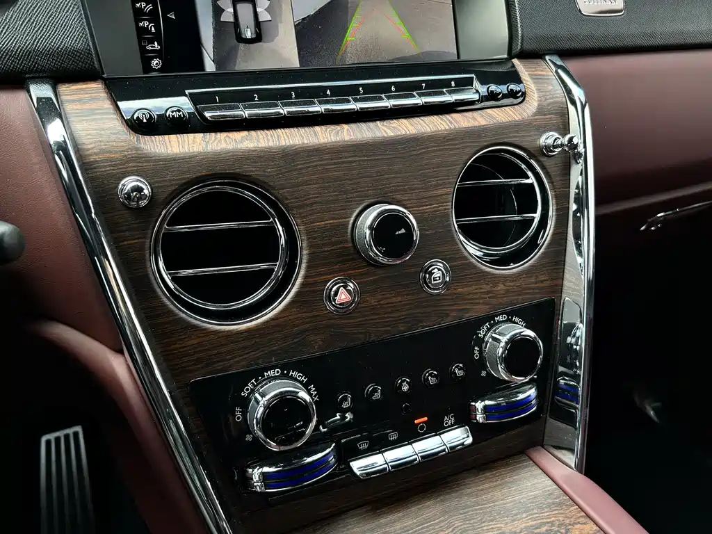 Rolls-Royce Cullinan 2018 мест