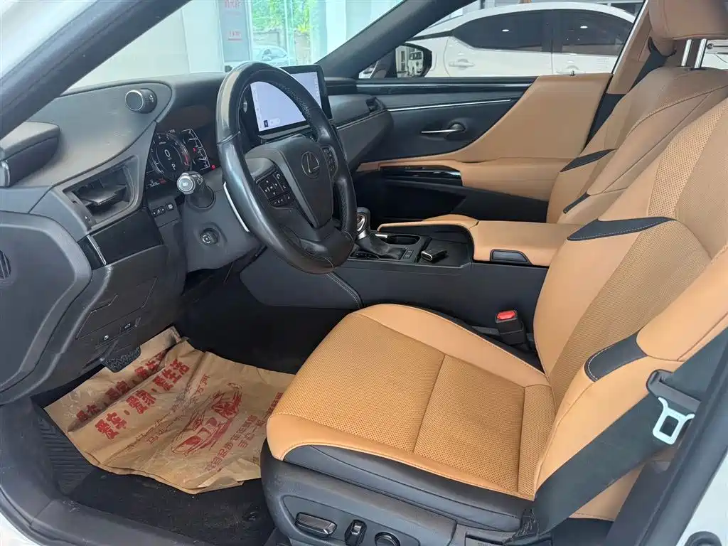 Lexus ES 2022 200