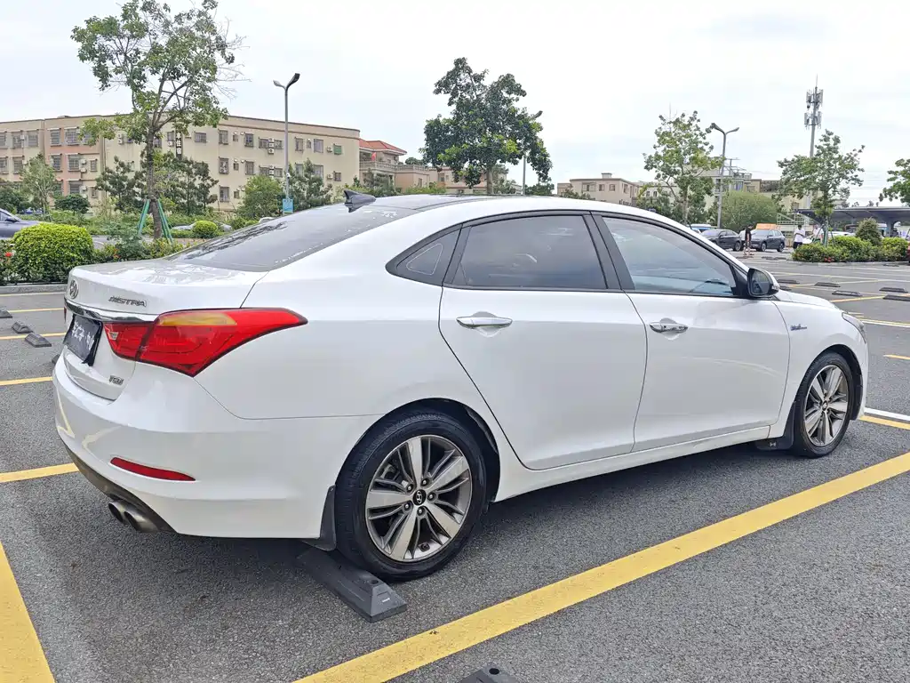 Hyundai Mistra 2016 1.6T AT Flagship TOP