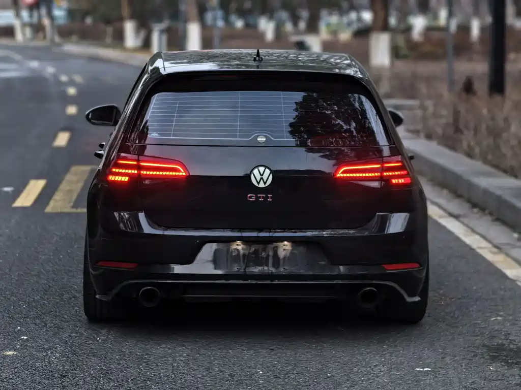 VOLKSWAGEN GOLF GTI