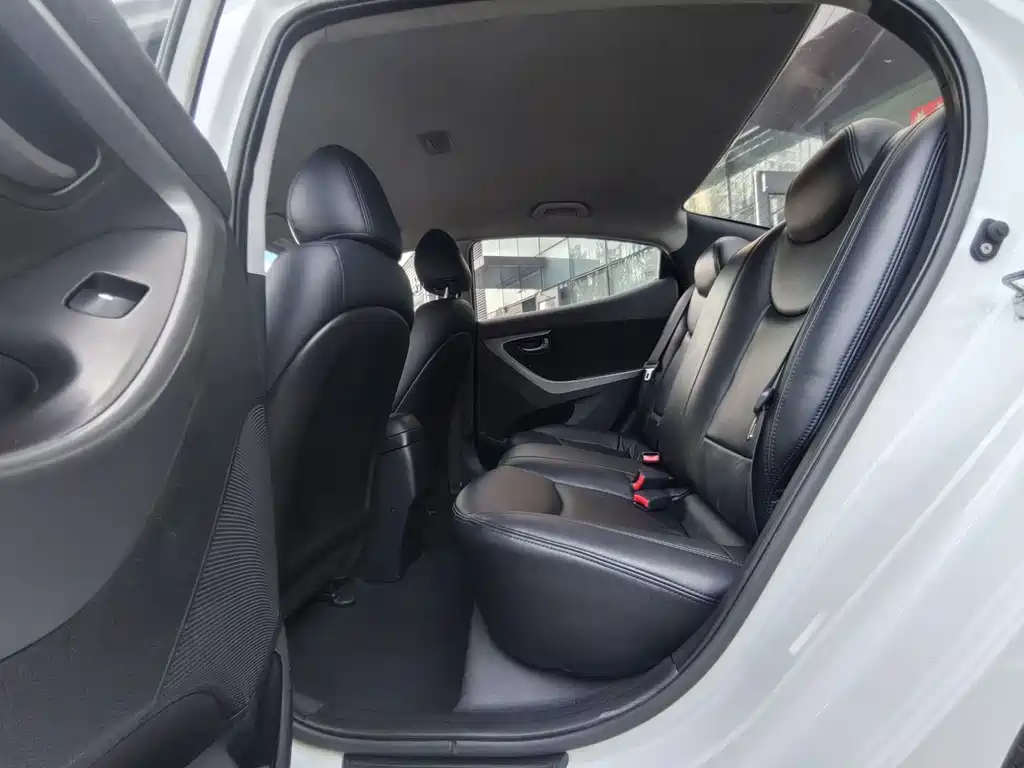 Hyundai Elantra Langdong — миниатюра 8