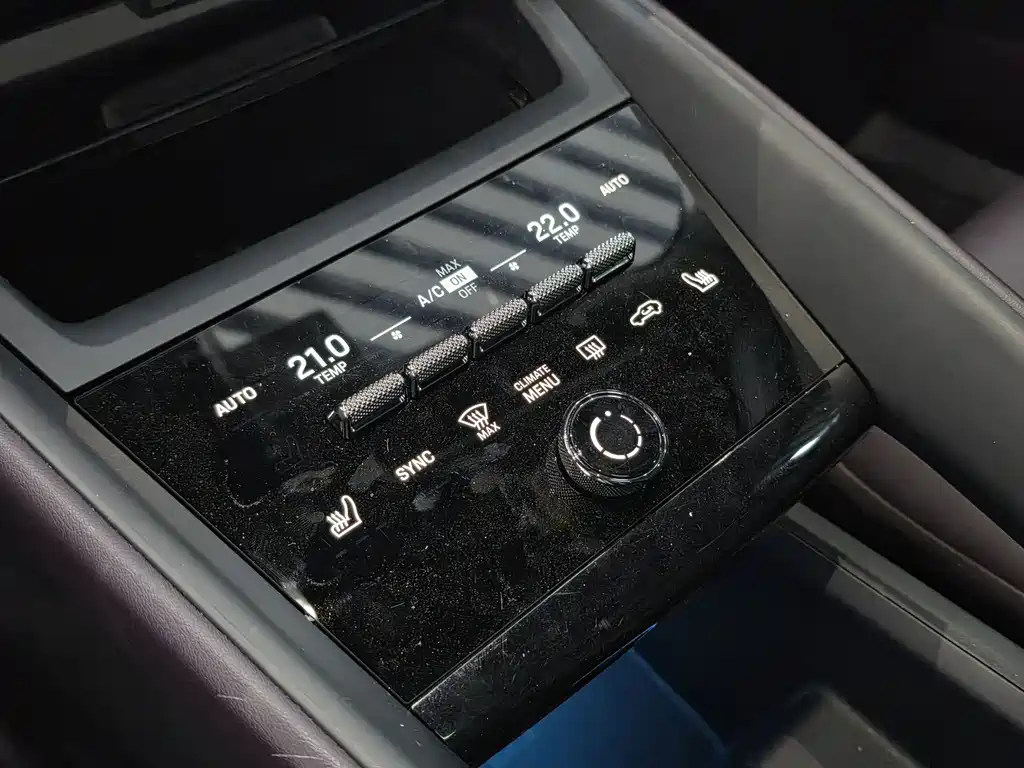Porsche Macan EV — миниатюра 12