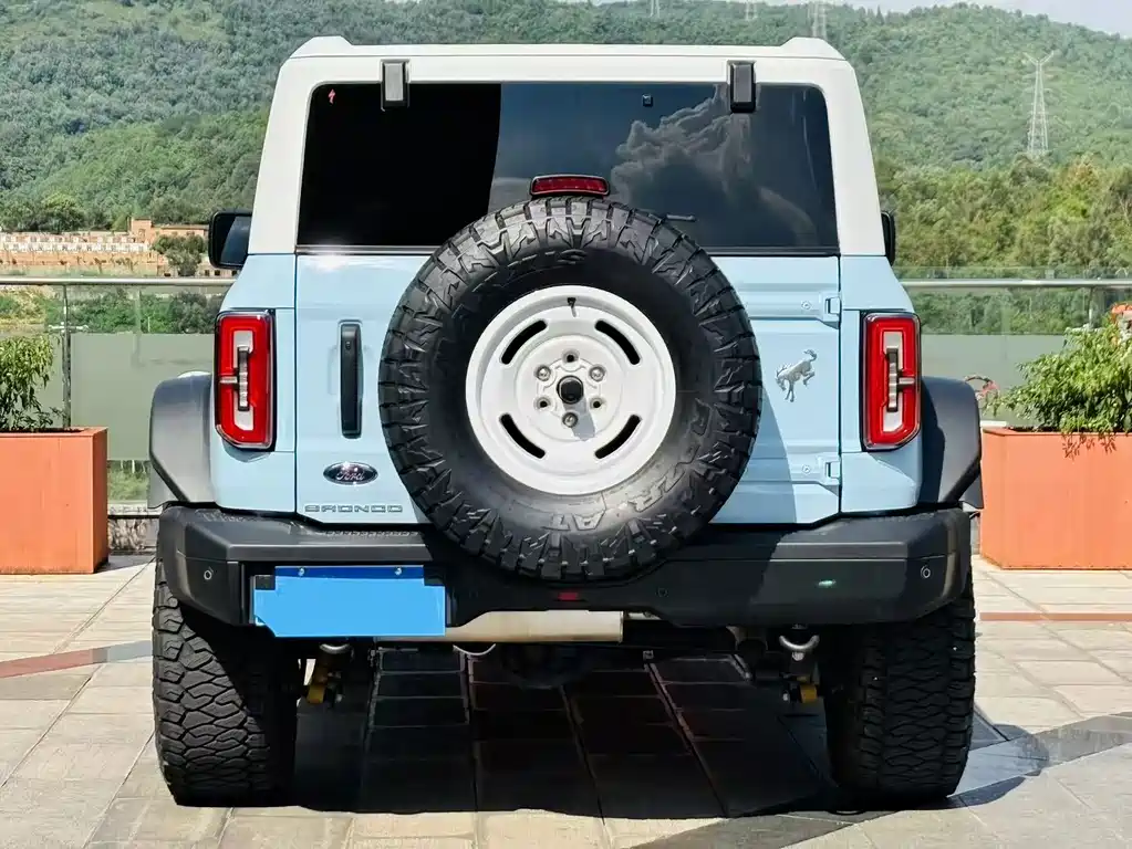 Заказать Ford Bronco 2026 года за 10 011 270 ₽  из Китая