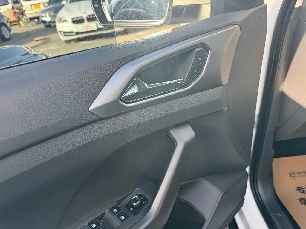 Volkswagen T-Cross — миниатюра 4