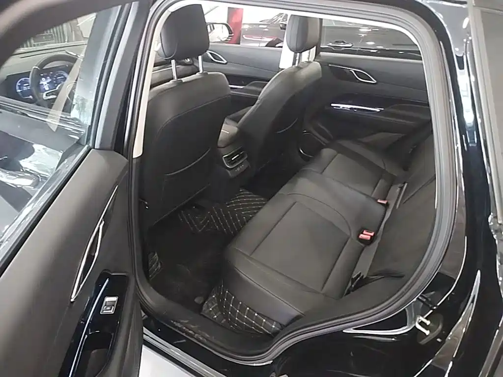 Hongqi Hongqi HS3 PHEV — миниатюра 17