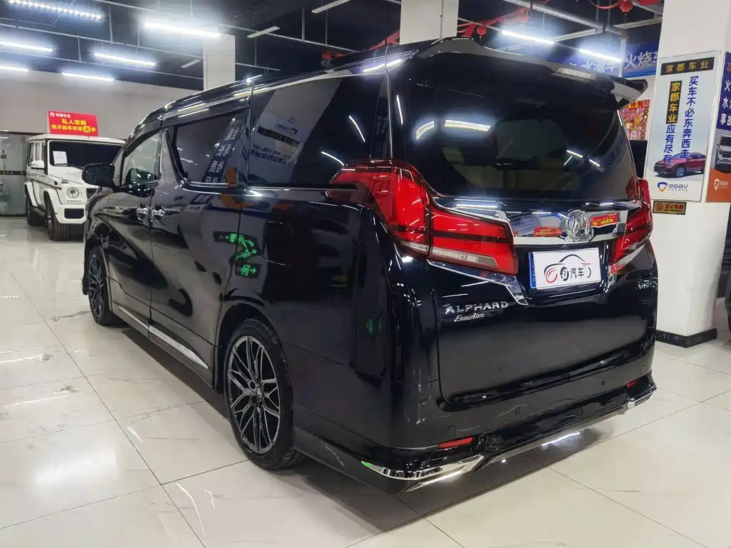 Toyota Alphard — миниатюра 5